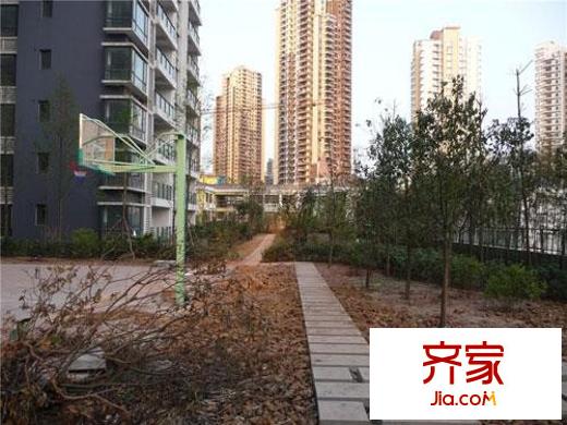 巨成龍灣實(shí)景圖小區(qū)一景