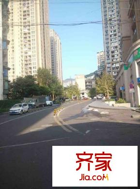 隆鑫天雨方外景圖 