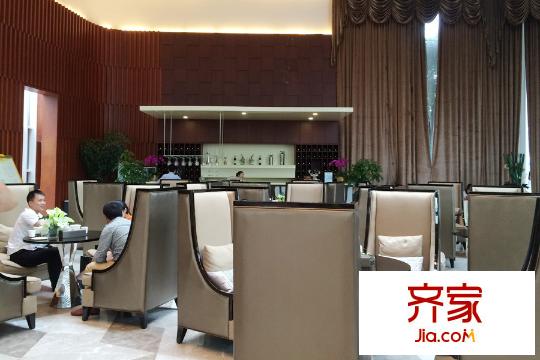 力帆紅星國際廣場玫瑰天街售樓部休息區(qū)實景（2015-9）