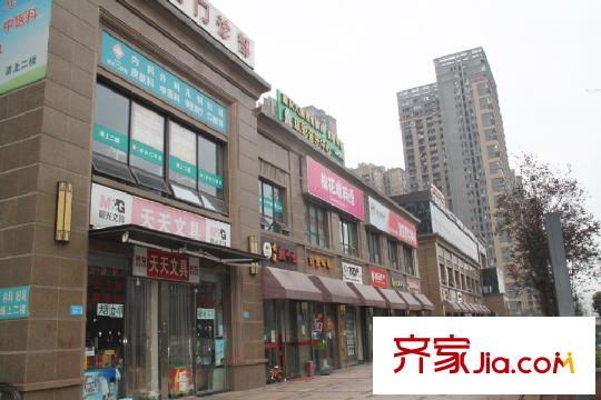 華潤二十四城社區(qū)內(nèi)萬象美食街