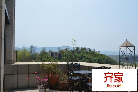 金科中央御院售樓部外休息區(qū)實(shí)景（2015-3）