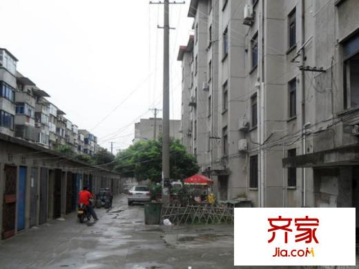 靈巖新村