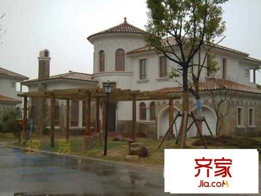太湖春申居外景圖 