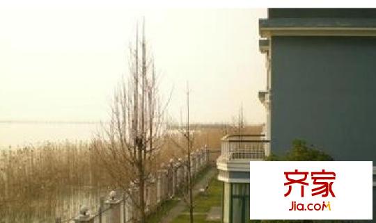 太湖春申居外景圖 