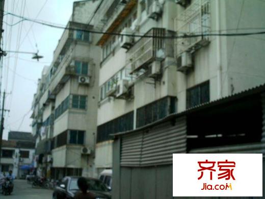 富郎中巷外景圖