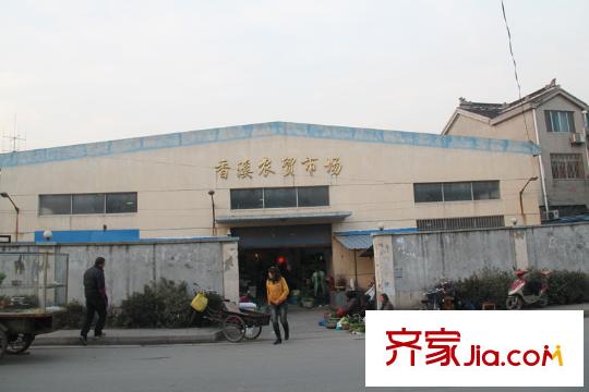 海蘭堡配套圖項(xiàng)目北門往東100米菜市場2010.8.6
