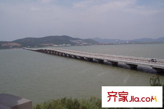 太湖純水岸別墅配套圖項(xiàng)目西側(cè)1公里太湖大橋