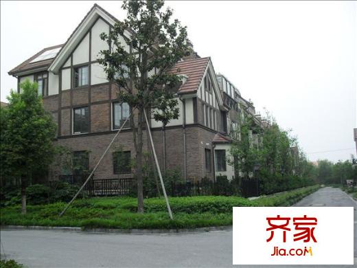 君地上郡外景圖 