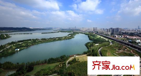 水岸清華?瀚宮項目北側(cè)50米石湖公園