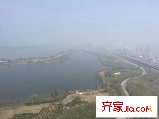 水岸清華?瀚宮項目北側(cè)50米石湖公園