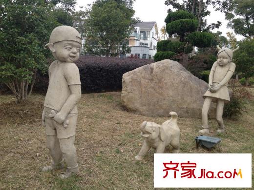 恒熙湖庭配套圖項(xiàng)目所在100米內(nèi)湖濱花園社區(qū)內(nèi)雕塑