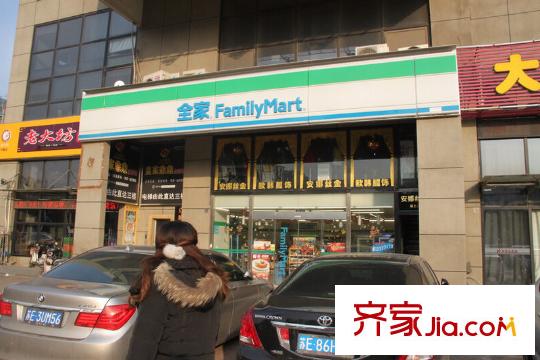 派客公寓配套圖往西200米處全家