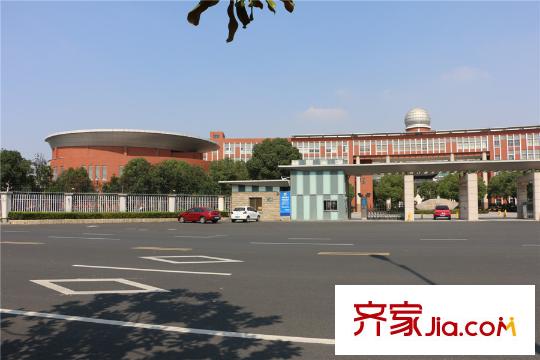 金科廊橋水岸項(xiàng)目北面200米震澤中學(xué)2015.10.15