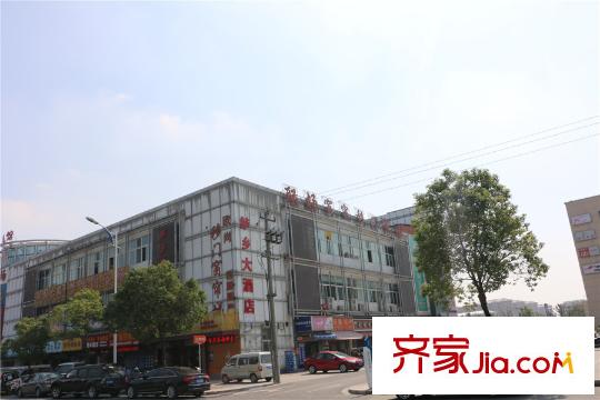 金科廊橋水岸項(xiàng)目西邊300米鄰里中心實(shí)景2015.10.15