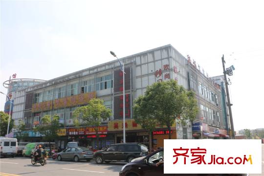 金科廊橋水岸項(xiàng)目西邊300米鄰里中心實(shí)景2015.10.15
