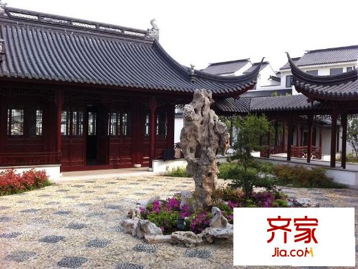 和沁園聯(lián)排別墅小區(qū)花園實景2013.4.25