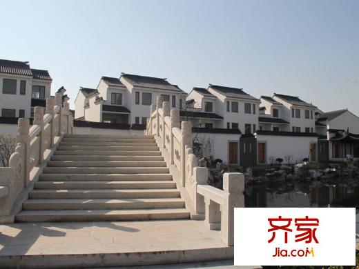 和沁園小區(qū)內(nèi)部景觀橋2013.1.31