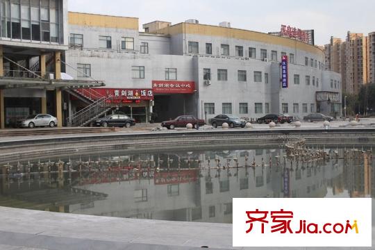 金沙富都項目向東200米青劍湖商業(yè)廣場