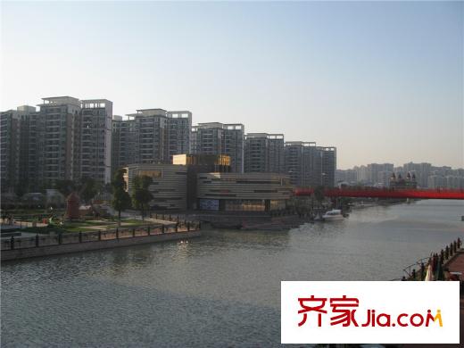 花好月圓小區(qū)向西10米元和塘風(fēng)景帶