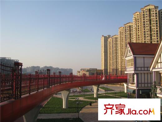 花好月圓小區(qū)向西10米元和塘風(fēng)景帶
