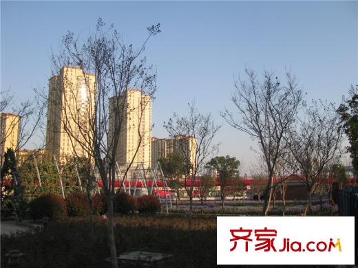 花好月圓小區(qū)向西10米元和塘風(fēng)景帶