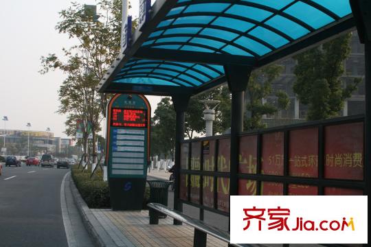 東方之門(mén)項(xiàng)目東側(cè)50米公交站臺(tái)