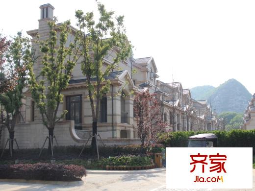 龍池山莊小區(qū)2013.5.2