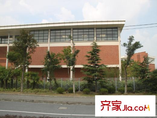 龍池山莊項(xiàng)目附近6.9公里科技城伊頓國(guó)際學(xué)校