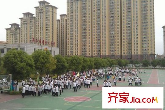 立新天鴻國際花園項目向北700米盛澤第二中學(xué)