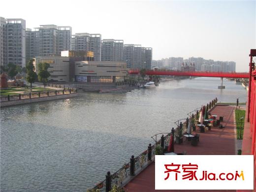 花好月圓小區(qū)向西10米元和塘風(fēng)景帶