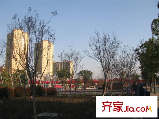 花好月圓小區(qū)向西10米元和塘風(fēng)景帶