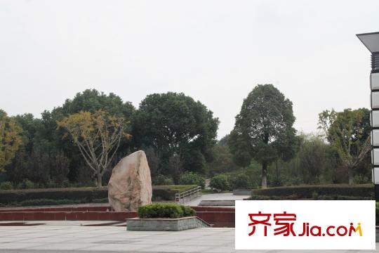紅鼎灣花園項(xiàng)目北面500米公園