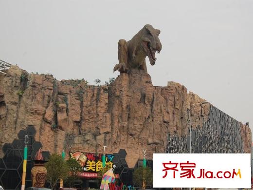 紅鼎灣花園項(xiàng)目南面2000米環(huán)球奧食卡城