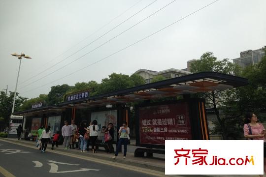 金山別墅項(xiàng)目100米公交站臺2015.5.28
