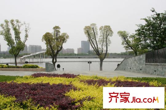 首開國風(fēng)華府距離小石湖東北1000米