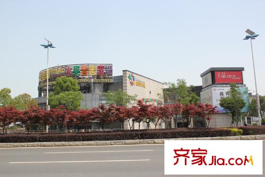 商旅新悅城往東3公里左右音樂廣場(chǎng)
