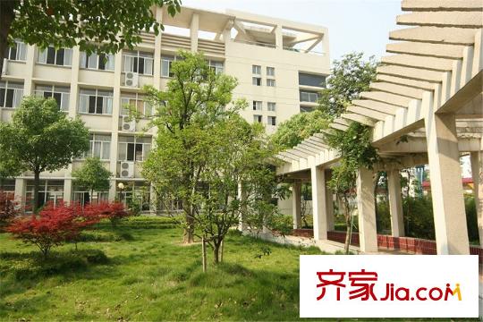 偉業(yè)濱河名墅 向東南約100米吳江實(shí)驗(yàn)小學(xué)
