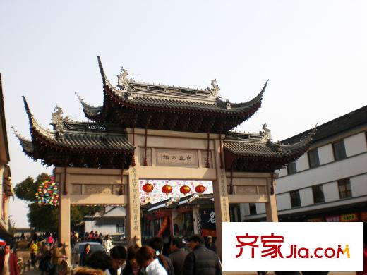 甫雅苑項(xiàng)目北700米平方米直古鎮(zhèn)實(shí)景