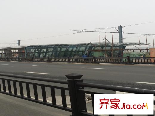 新創(chuàng)玉山廣場小區(qū)西1000米有軌電車