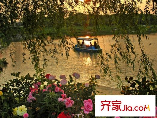 橡逸灣向北500米盛澤湖