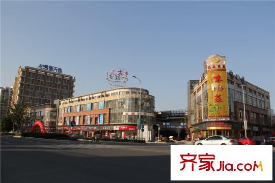 首開(kāi)班芙春天向東50米的億象新天地