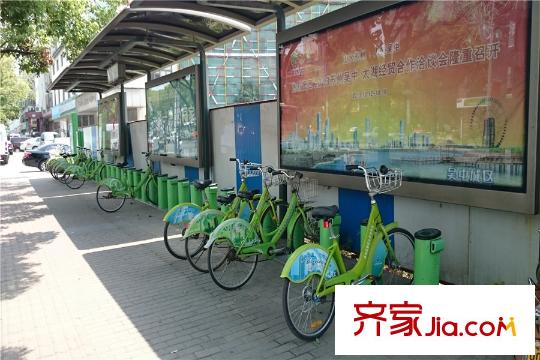 朗詩(shī)東吳綠郡項(xiàng)目正前方100米處公共自行車