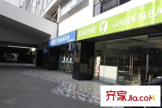秦馀山莊項(xiàng)目北側(cè)1000米處商業(yè)