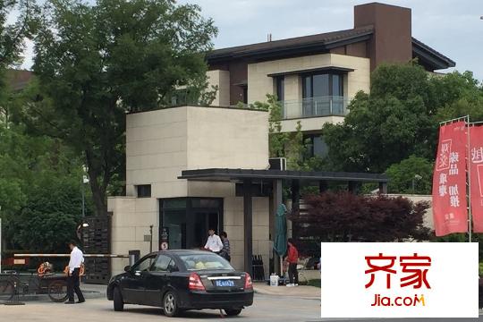 仁恒觀棠小區(qū)東門（2015.5.26）