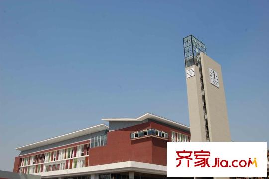 仁恒觀棠由項(xiàng)目往北400米，往東400米為金雞湖學(xué)校