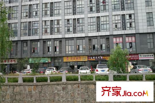 中天和景苑項(xiàng)目正前方300米處商業(yè)街