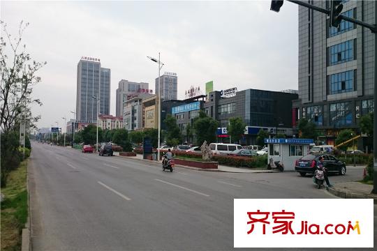 中天和景苑項(xiàng)目正前方300米處商業(yè)街