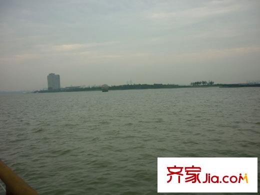 中海獨(dú)墅島項(xiàng)目旁邊東側(cè)獨(dú)墅湖