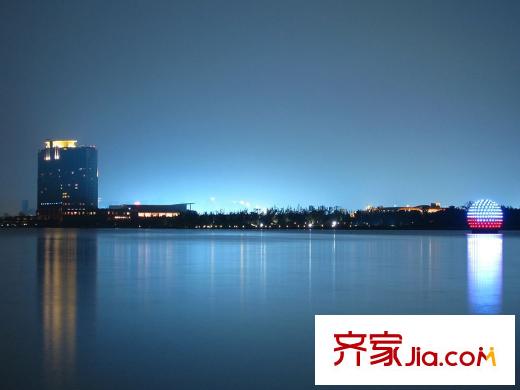 中海獨(dú)墅島項(xiàng)目旁邊東側(cè)獨(dú)墅湖夜景