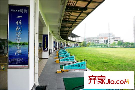 冠城大通瓏灣項(xiàng)目北500米綠島高爾夫